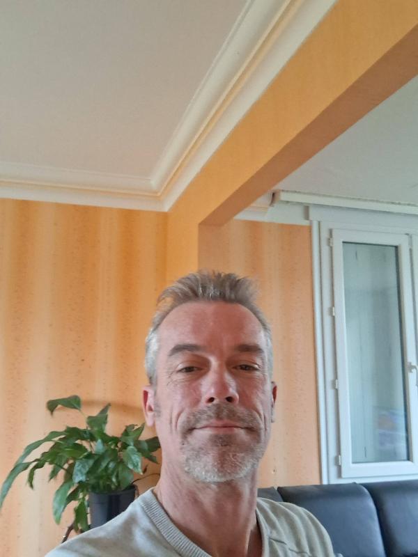 Damien 46 ans Guingamp