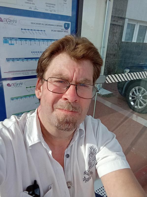 Johnny  53 ans Calais