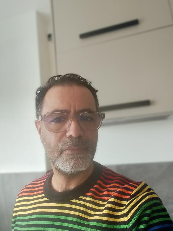 Karim  49 ans Caluire et Cuire