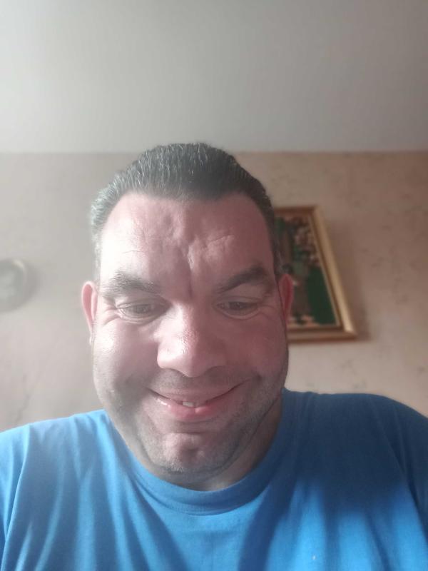 Yannick  43 ans Pau