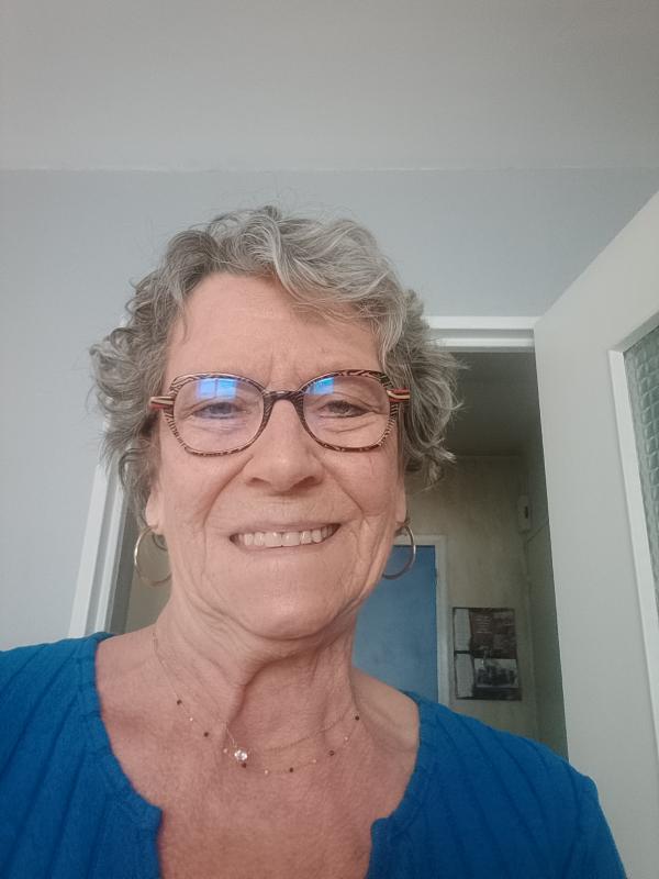 Réjane  71 ans Salins les Bains