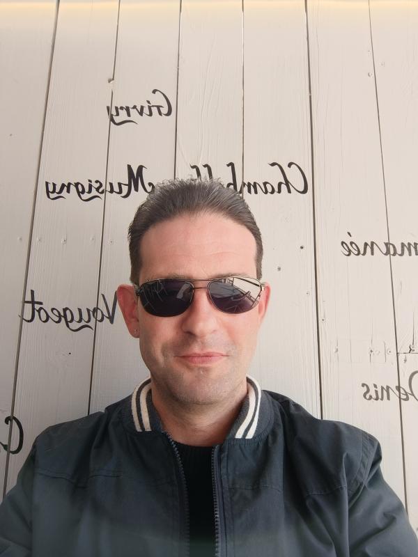 Olivier  44 ans Montceau les Mines