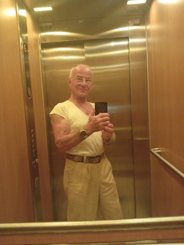 Christian 76 ans Sète