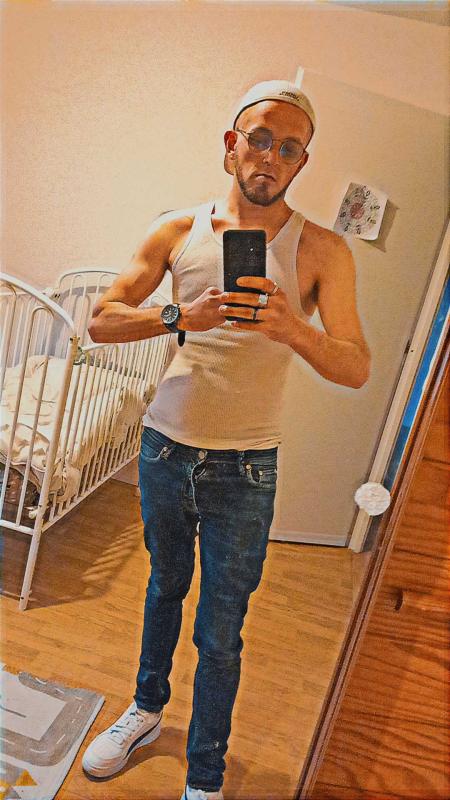 nicolas 25 ans Beaurepaire