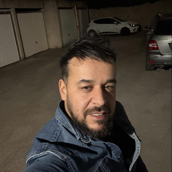 Zakaria 36 ans Salon de Provence