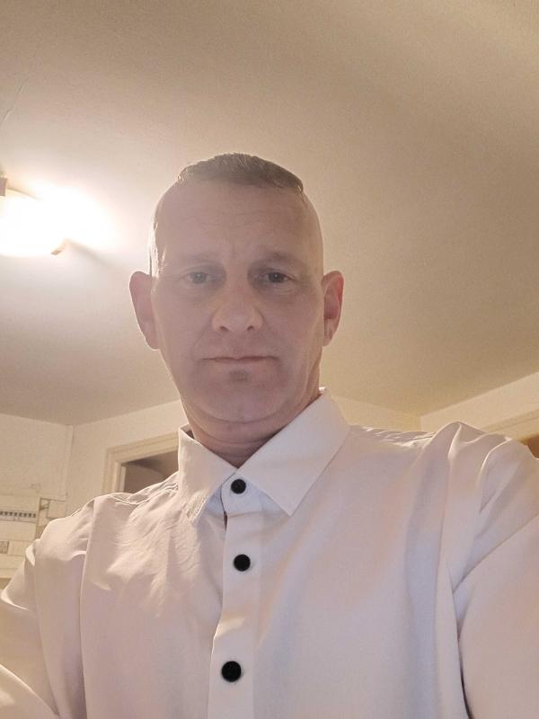 ludovic 47 ans Fougères