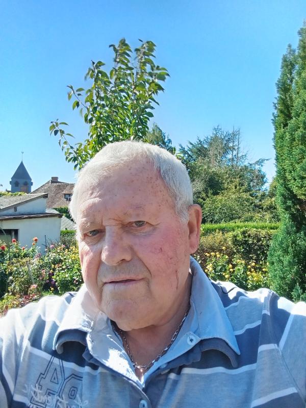 Daniel 74 ans Chartres