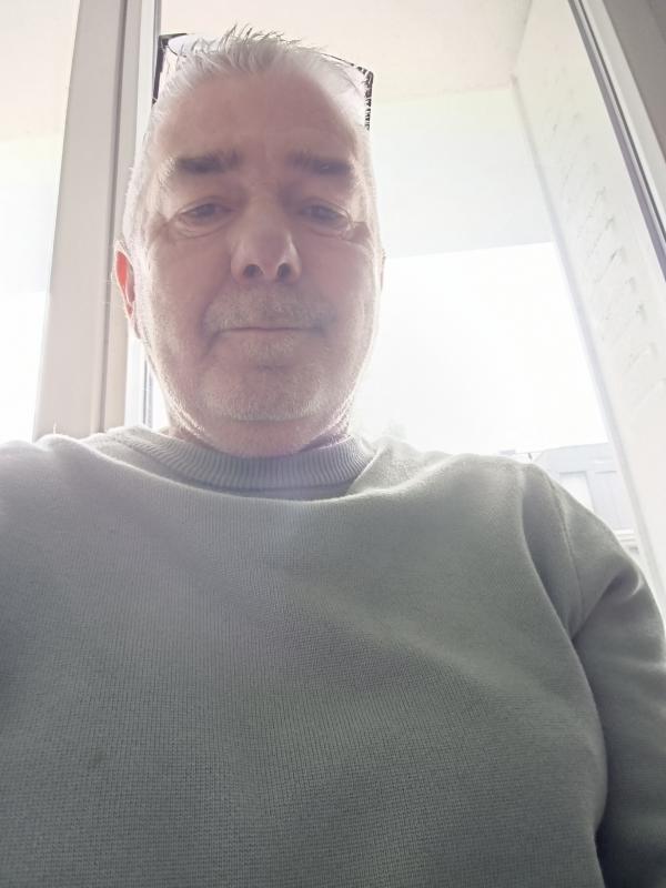 Joe  62 ans Angers