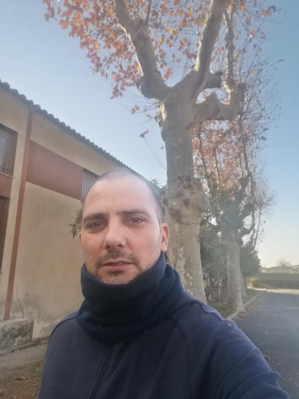 Jonathan  42 ans Millas