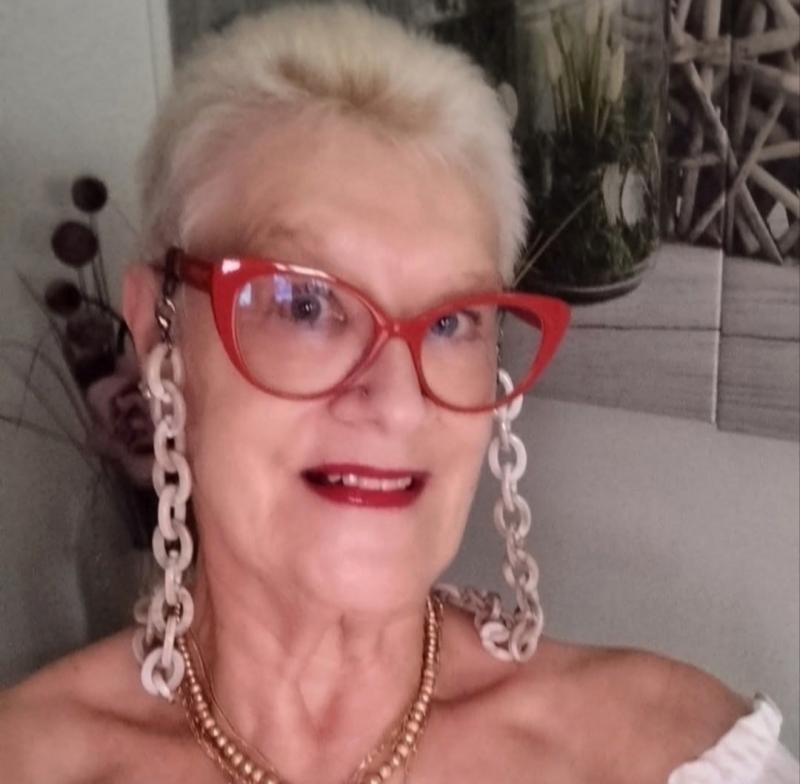 Mireille  74 ans Saint Quentin