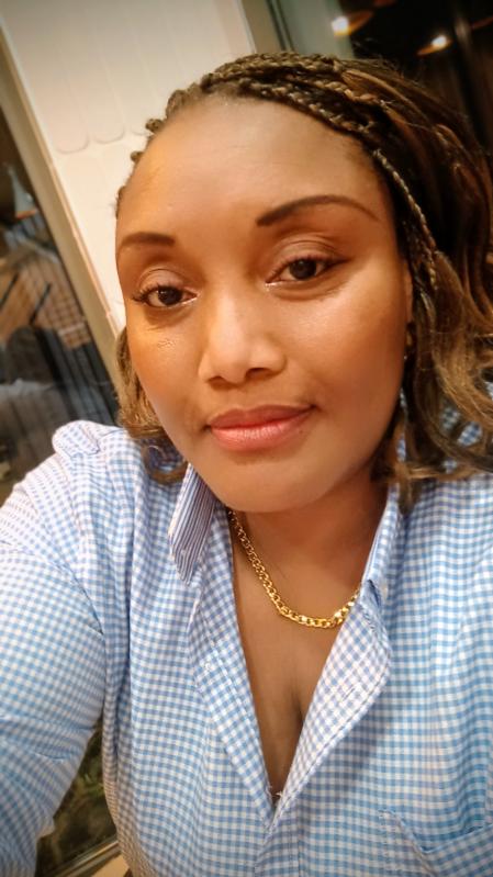 Lou Annick  44 ans Charly