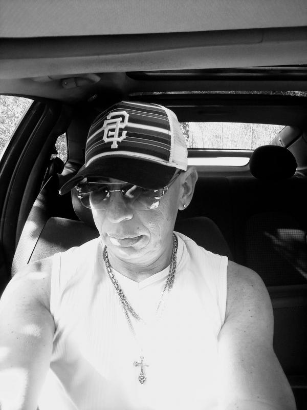 Johnjohn  56 ans marseille 12eme arrondiss