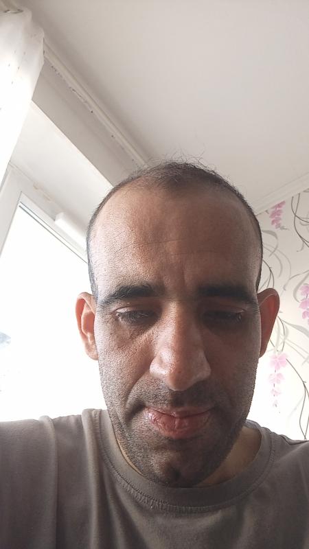 Karim  39 ans Crépieux la Pape