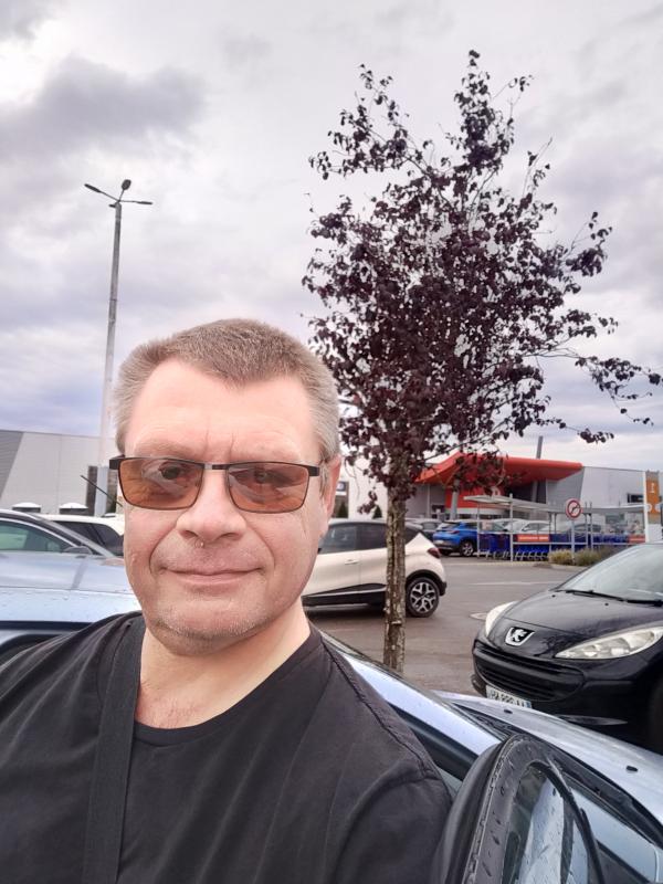 Cyril 53 ans Vierzon