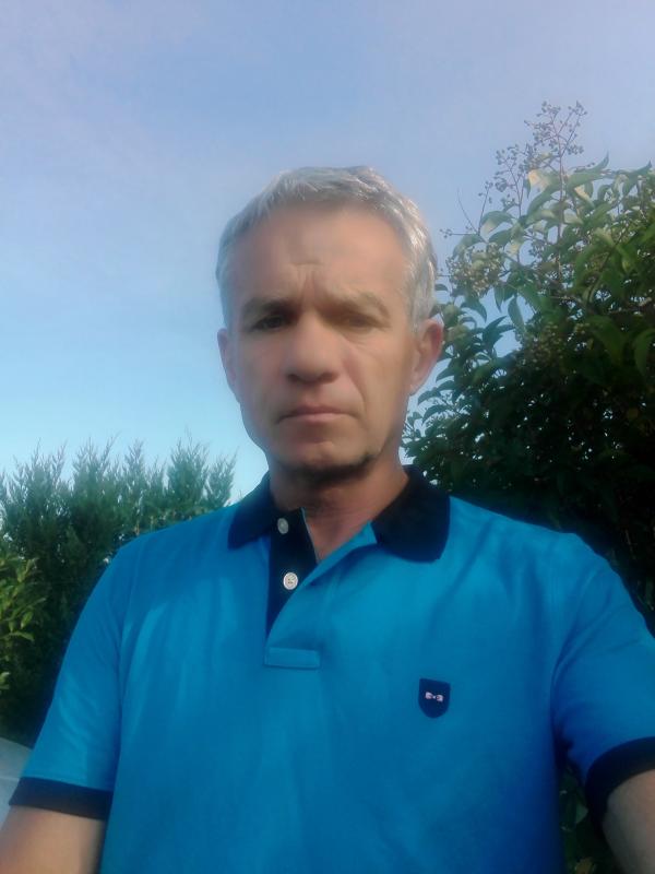 MIKAEL 65 ans Pau