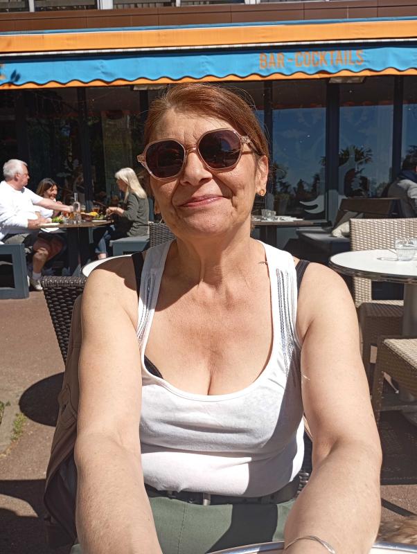 Laure  53 ans Le Chesnay