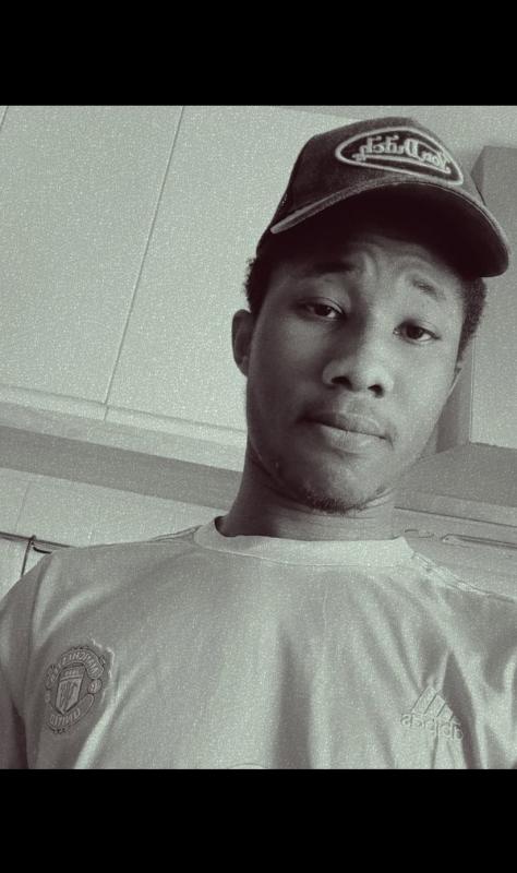 Yannis 23 ans paris 20eme arrondissement