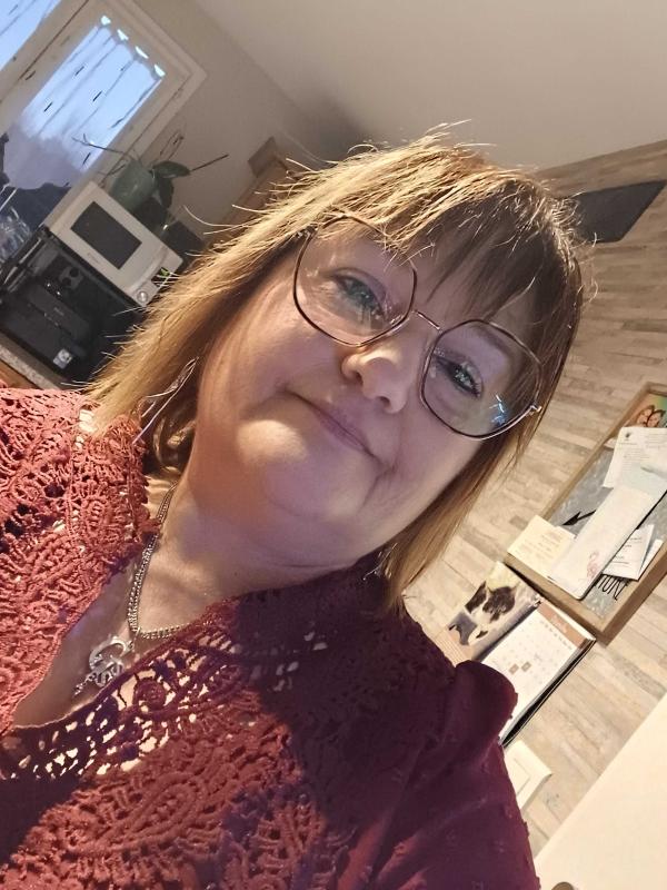 Nath 54 ans Saint Pol sur Ternoise