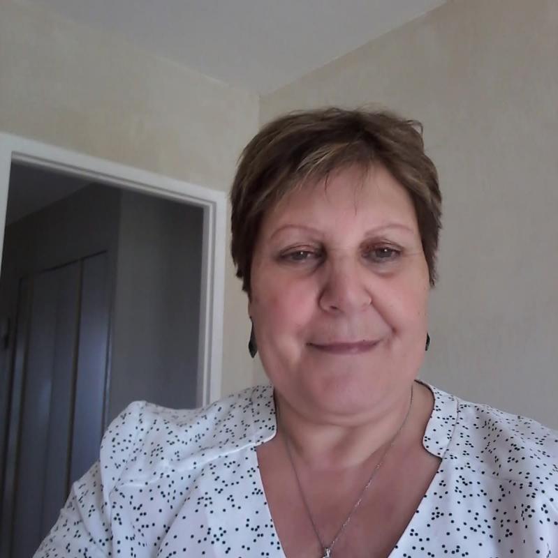 Josiane  74 ans Le Pellerin