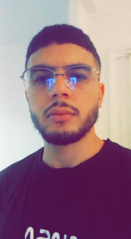 Léo  30 ans paris 18eme arrondissement