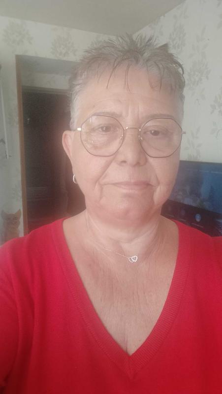 Nicole 66 ans Échalas