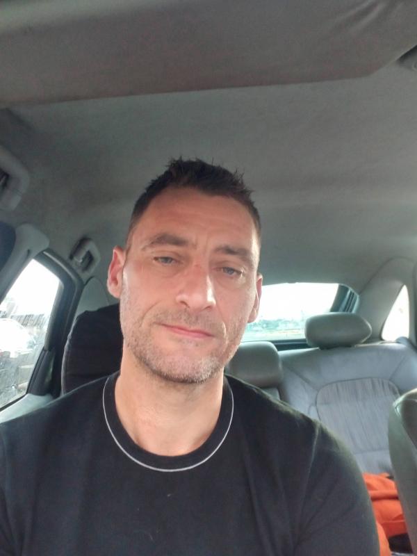 Anthony 44 ans Les Bordes Aumont