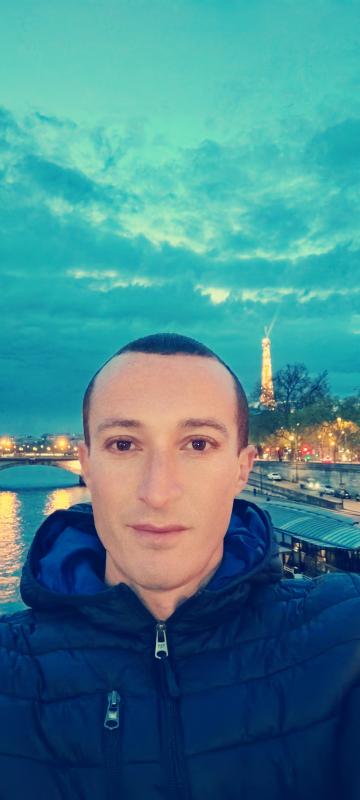 Akken  36 ans paris 7eme arrondissement