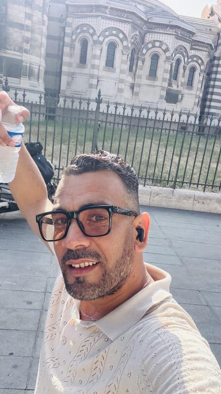 Momoyounou 36 ans marseille 9eme arrondisse