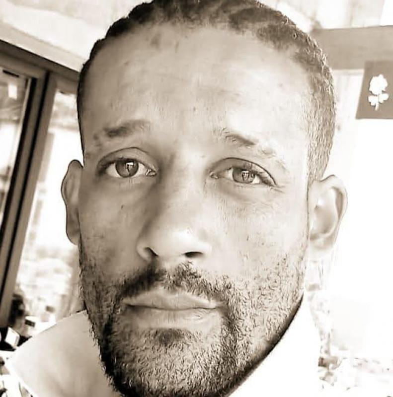 Yannick  44 ans Pont de Vaux