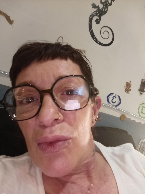 Cris  54 ans Ouveillan