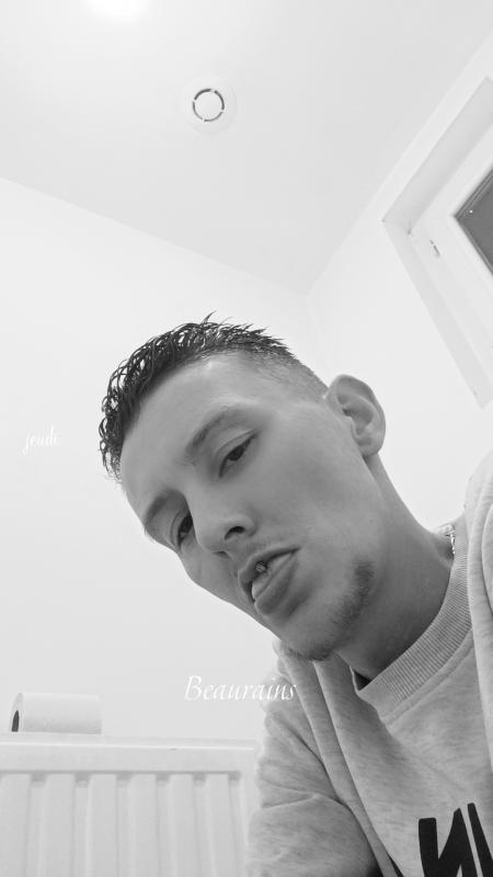 Mathias  37 ans Dainville