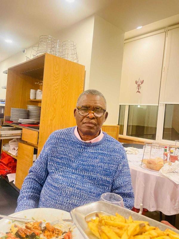 Jean  73 ans Tours