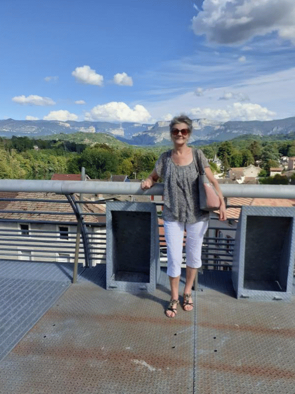 Laura  69 ans Vienne
