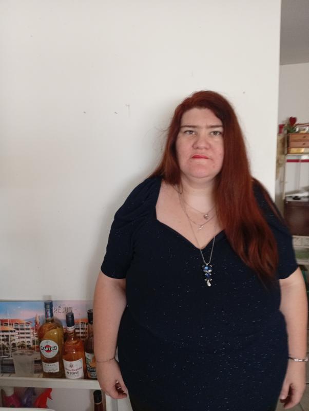 Fanny  36 ans Cailloux sur Fontaines