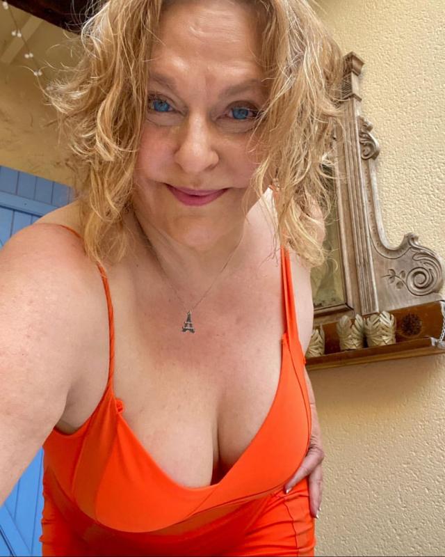 Julie 49 ans Le Mans