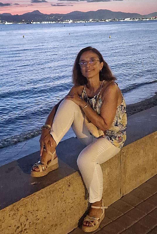 Helene  53 ans Limoux