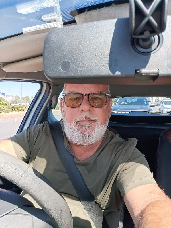 Fred  59 ans Izon