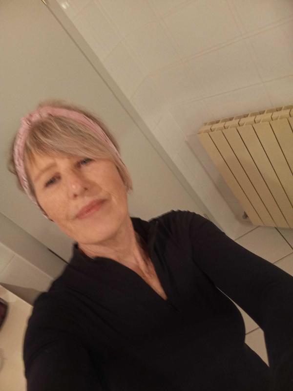 Éva  66 ans Metz