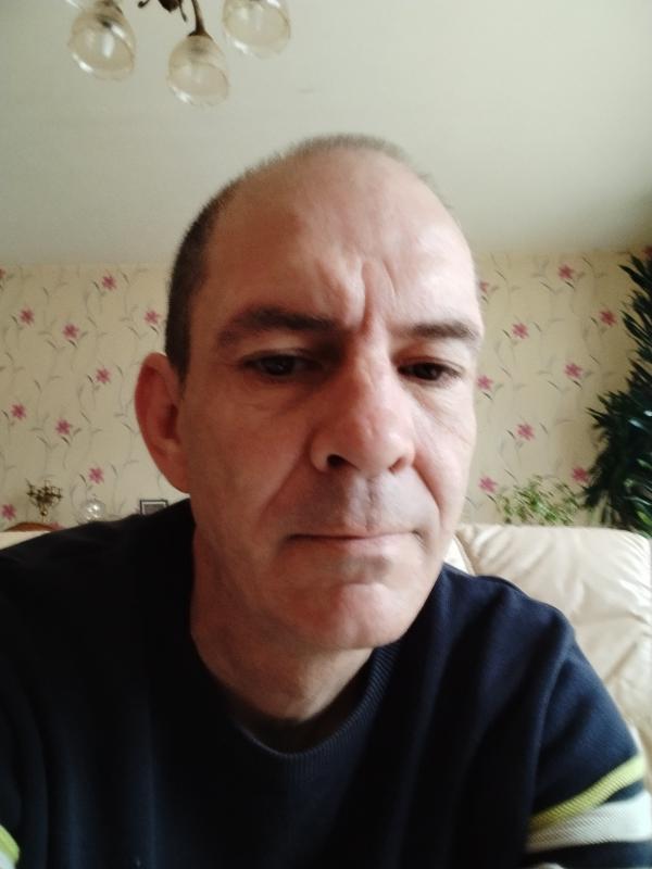 Guillaume  48 ans Cauchy à la Tour