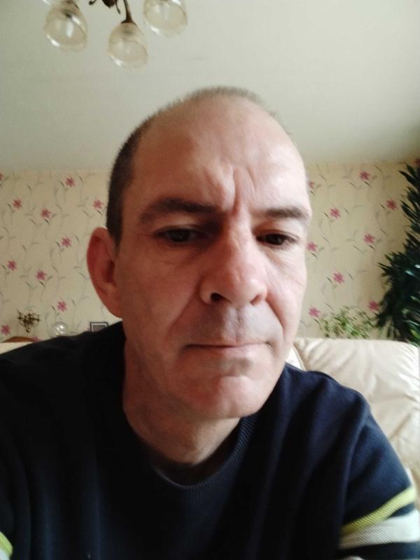 Guillaume  48 ans Cauchy à la Tour