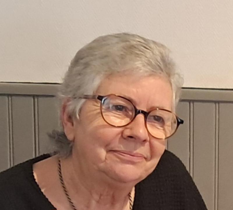 Lucie  70 ans Angers