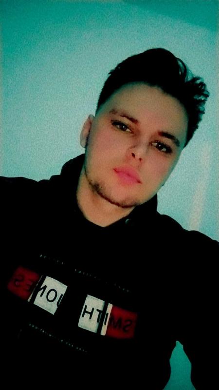 Kevin 25 ans Saint Denis sur Scie