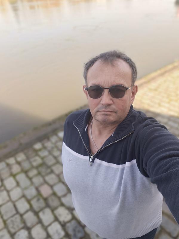 Pelou  57 ans Branne