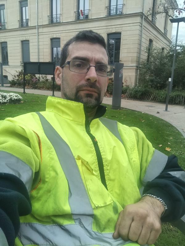 Victor  43 ans Les Mureaux