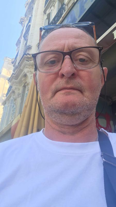 stephane 52 ans marseille 12eme arrondiss