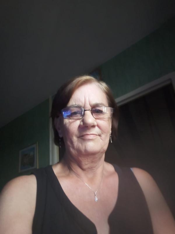 Nadine  64 ans La Rochefoucauld