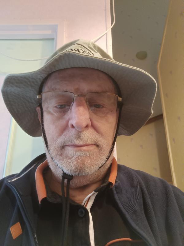 Daniel 78 ans Mayenne