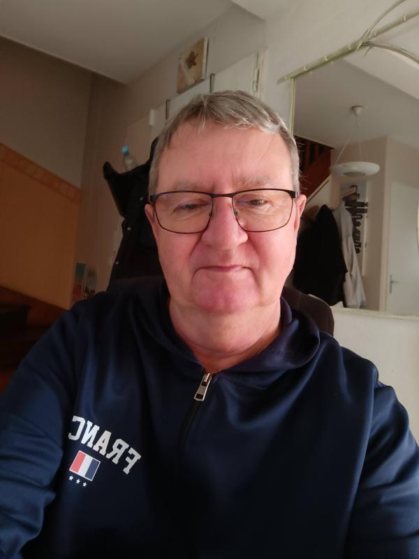 jeanclaude 67 ans Bruges