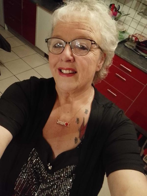 Nadine 58 ans Sedan