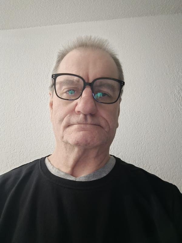 Serge  70 ans Nîmes